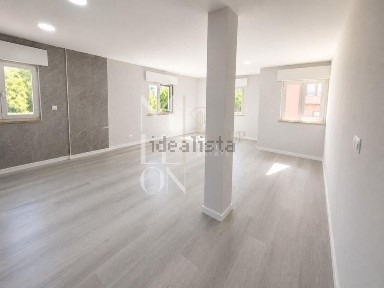 Apartamento T2 à venda na Rua Associação de Reformados de Corroios s/n