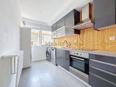 Apartamento T3 à venda na Rua Professor Doutor Egas Moniz, 9