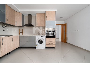 Apartamento T4 à venda na Rua José Afonso