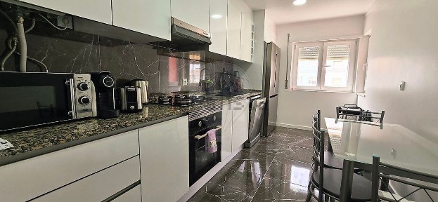 Apartamento T2 à venda na Praceta Óscar Silva, 2
