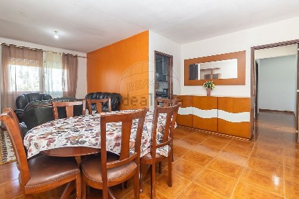 Apartamento T4 à venda na Rua 5
