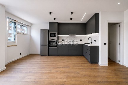Apartamento T2 à venda na Rua Capitão Aviador Francisco Fernandes Carvalho, 15