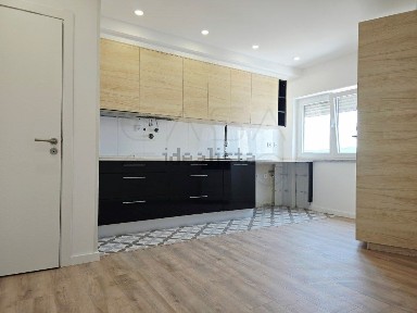 Apartamento T3 à venda na Praça Dom Paio Peres Correia, 6 a