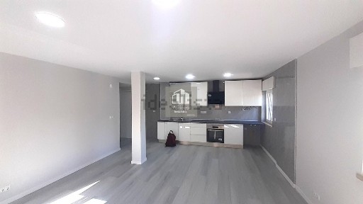 Apartamento T2 à venda na Rua Associação de Reformados de Corroios s/n
