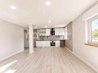 Apartamento T2 à venda na Rua Associação de Reformados de Corroios, 3
