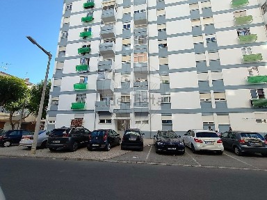 Apartamento T3 à venda na Rua José Manuel Pinheiranga Rego