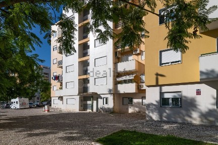 Apartamento T3 à venda na Rua Ary dos Santos