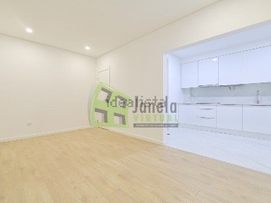Apartamento T2 à venda no Alto do Seixalinho