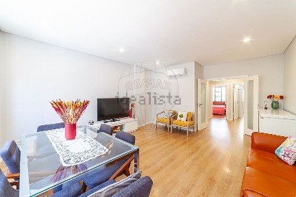 Apartamento T2 à venda na Rua Aquilino Ribeiro