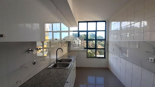Apartamento T3 à venda na Praceta Raúl Brandão s/n