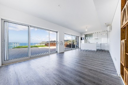 Apartamento T2 à venda na Rua Varandas para o Mar