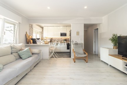 Apartamento T3 à venda na Rua Abel Manta