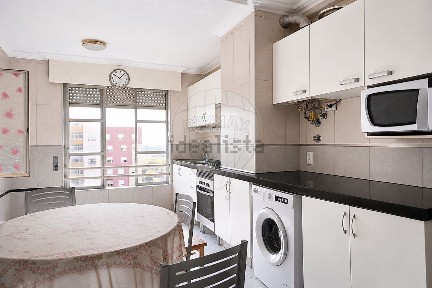Apartamento T3 à venda na Rua Fialho de Almeida