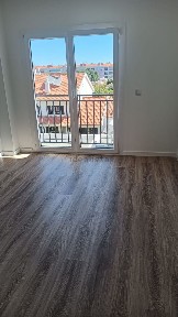 Apartamento T1 à venda no Rua Raul Brandão, 121