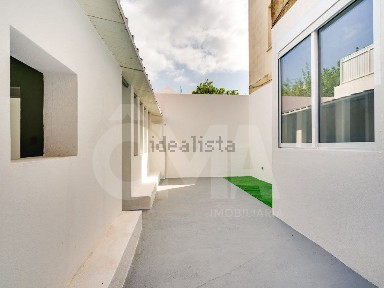 Apartamento T2 à venda na Rua do Rouxinol, 13