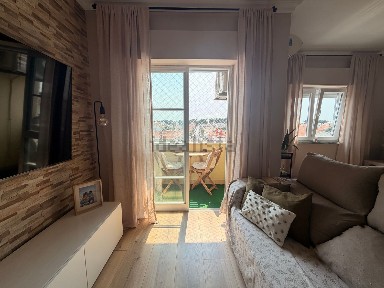 Apartamento T3 à venda na Avenida Primeiro de Maio, 1