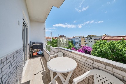 Apartamento T3 à venda na Avenida do Oceano s/n