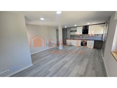 Apartamento T2 à venda na Rua Associação de Reformados de Corroios