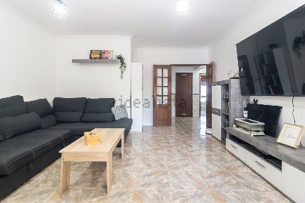 Apartamento T2 à venda na Rua Maria Lamas