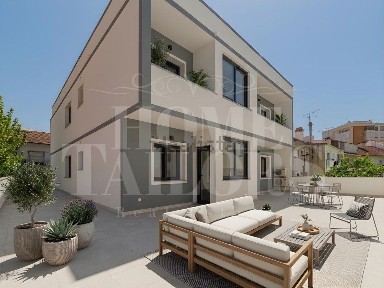 Apartamento T4 à venda na Rua dos Espatários