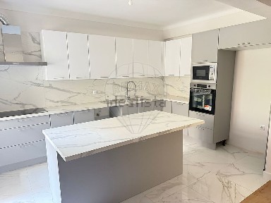 Apartamento T6 à venda no Bairro do Liceu - Vanicelos
