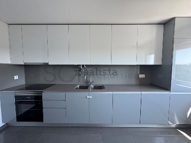 Apartamento T2 à venda na Rua do Roque