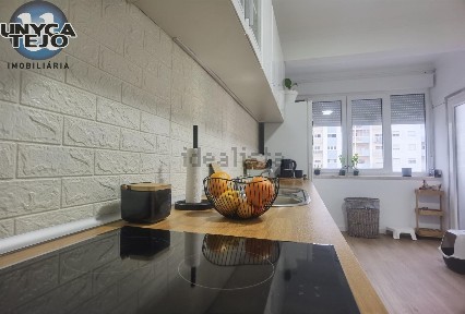 Apartamento T2 à venda na Rua Maria Lamas, 1