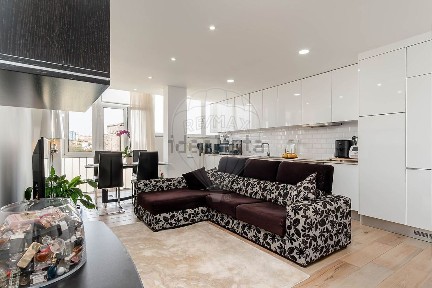 Apartamento T2 à venda no Largo da Romeira