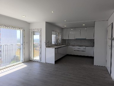 Apartamento T3 à venda na Rua Natalina Correia