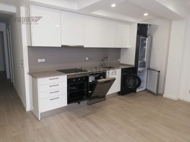 Apartamento T2 à venda na Rua Cândido dos Reis