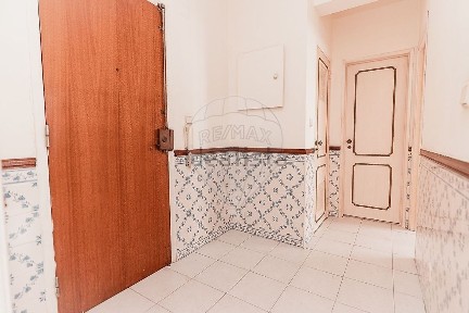 Apartamento T1 à venda na Rua da Piscina