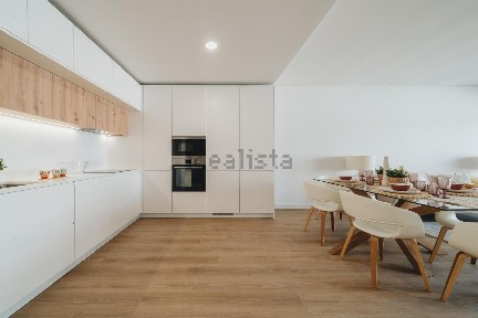 Apartamento T2 à venda na Rua Humberto Sousa, 4