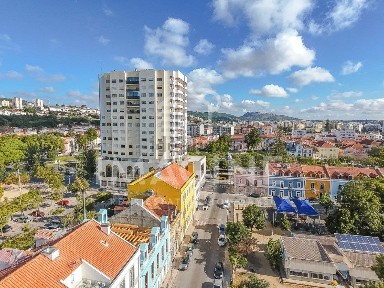 Apartamento T2 à venda na Avenida Luísa Todi