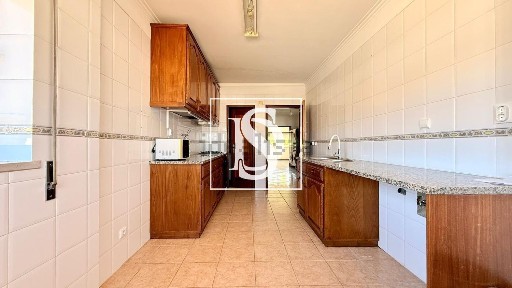 Apartamento T3 à venda em Santo António da Charneca