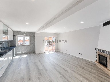 Apartamento T4 à venda na Cruz de Pau