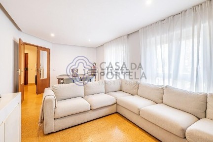 Apartamento T3 à venda na Rua dos Três Vales s/n
