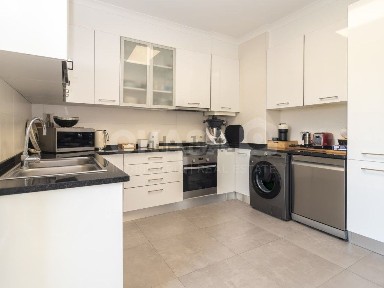 Apartamento T4 à venda na Rua Francisco Sá Carneiro