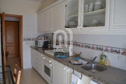 Apartamento T1 à venda na Rua Vale de Flores, 16