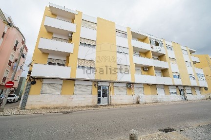 Apartamento T3 à venda na Rua Egas Moniz