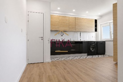 Apartamento T3 à venda na Quatro Caminhos