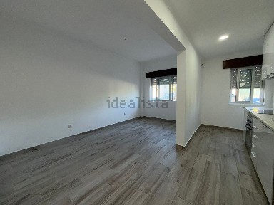 Apartamento T2 à venda na Avenida Capitães de Abril