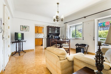 Apartamento T1 à venda na Avenida Movimento das Forças Armadas