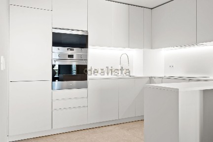 Apartamento T1 à venda na Estrada das Machadas, 30, 32