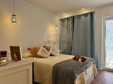 Apartamento T2 à venda na Rua Cidade de Viseu