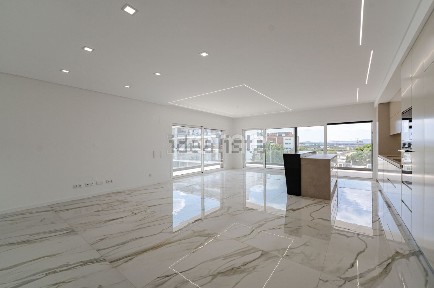 Apartamento T3 à venda na Rua Brito Paes, 114