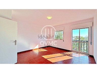 Apartamento T3 à venda na Rua Cidade de Angra do Heroísmo, 86