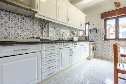 Apartamento T2 à venda na Praceta Avelar Brotero, 7