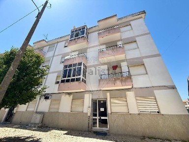 Santo António da Charneca, Rua da Estremadura