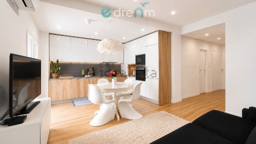 Apartamento T2 à venda na Rua João Eloy do Amaral