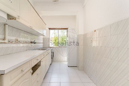 Apartamento T2 à venda na Rua de Bissau